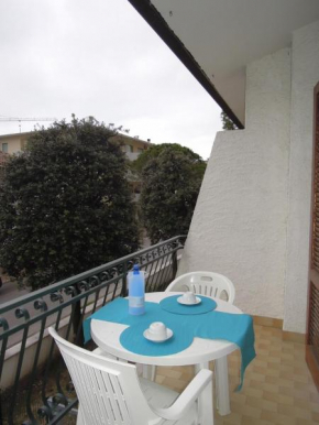 Relaxing villa with private garden 250m from the sea